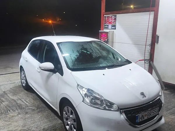 forDailyRent208 Peugeot