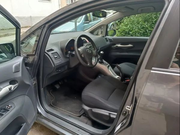 forDailyRentAuris Toyota