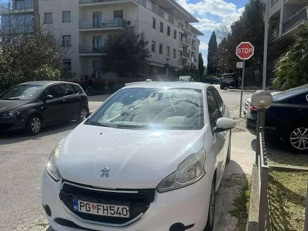 forDailyRent208 Peugeot