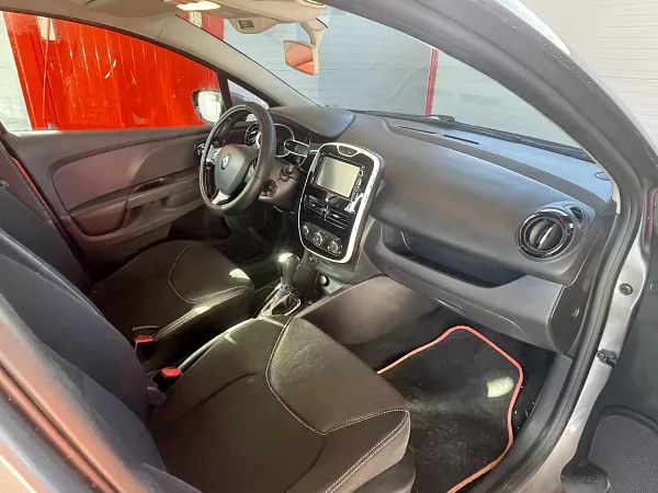 forDailyRentClio Renault