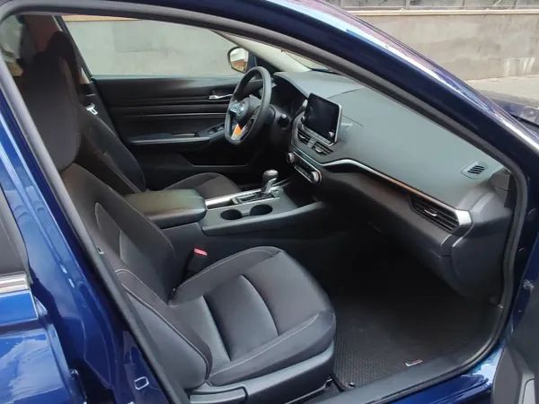 forDailyRentAltima Nissan