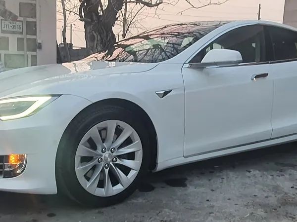 forDailyRentModel S Tesla