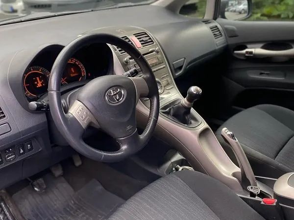 forDailyRentAuris Toyota
