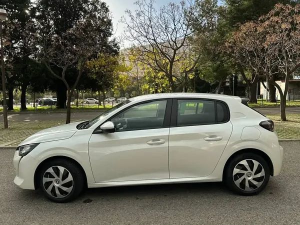 forDailyRent208 Peugeot